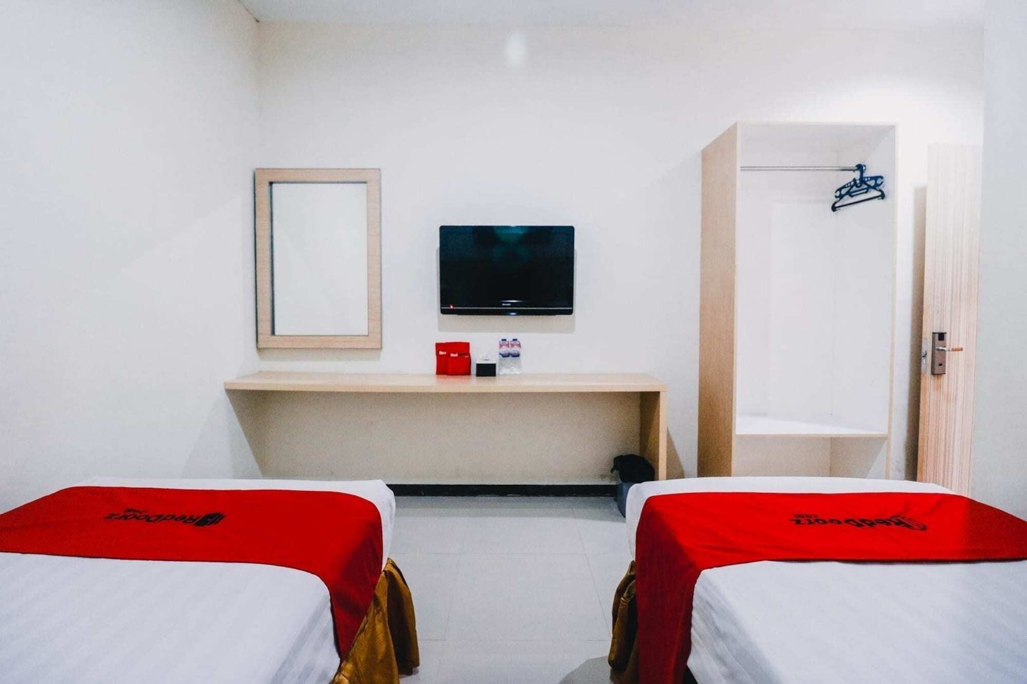 Reddoorz Plus Near Sultan Hasanuddin Airport Makassar Luaran gambar